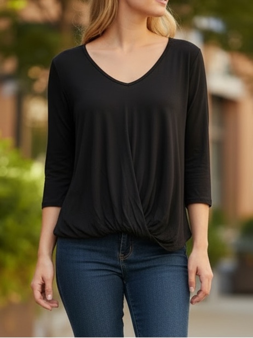 Women's Black V-Neck Twist Hem Long Sleeve Tee